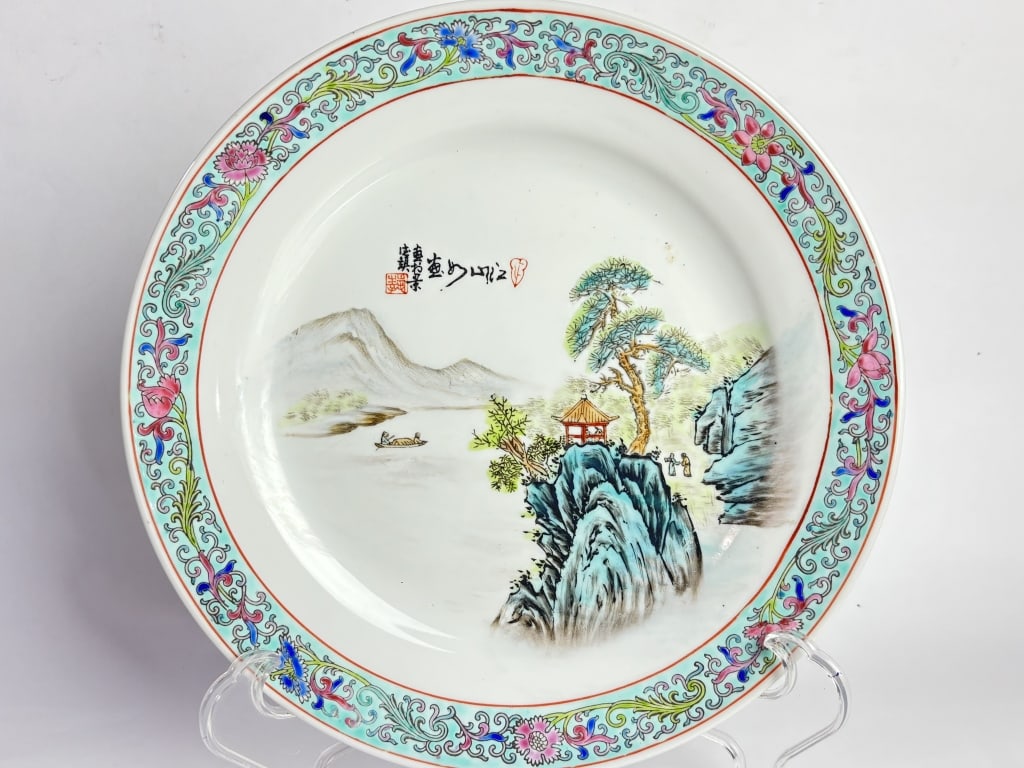 Vintage Chinese Export Porcelain Famille Rose Plat: Vintage Chinese Export Porcelain Famille Rose Plate, 9.75in