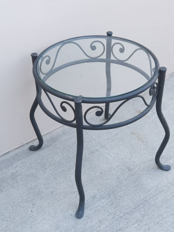 Black Metal round Table - 3