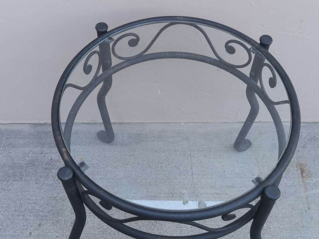 Black Metal round Table - 4