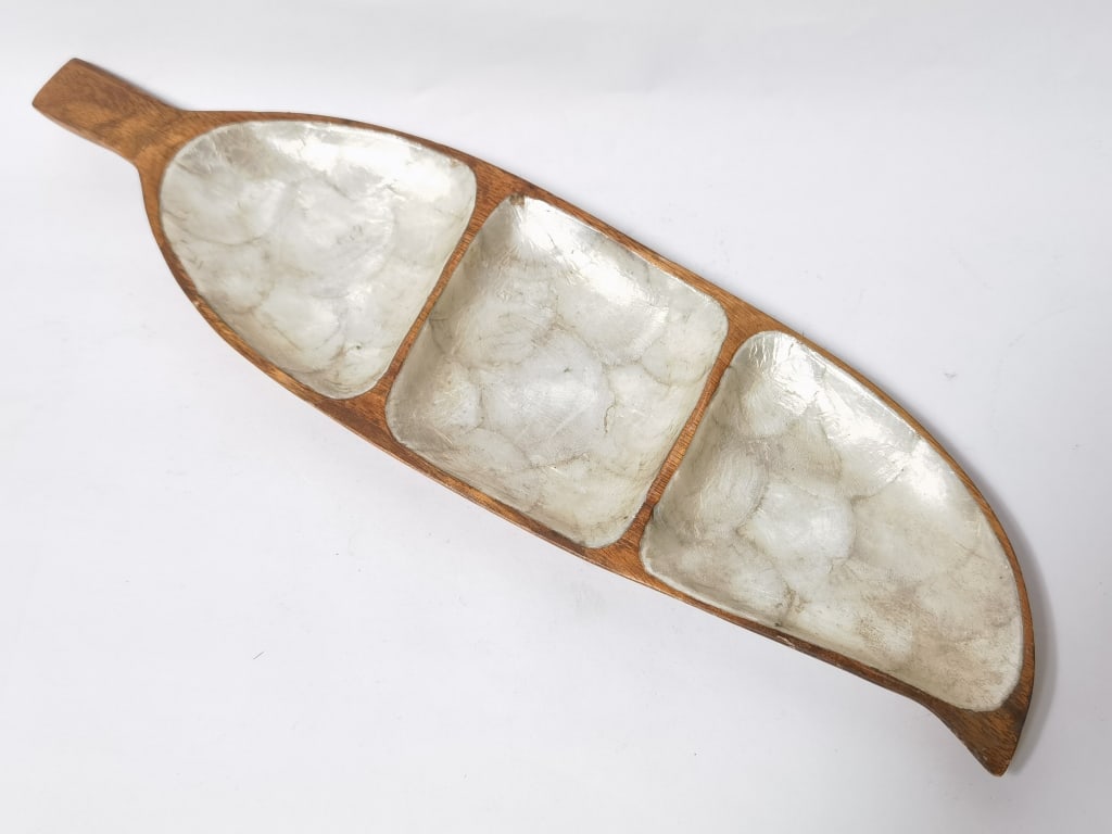 Wood Carved Leaf Shape Dish: Wood Carved Leaf Shape Dish, 18in