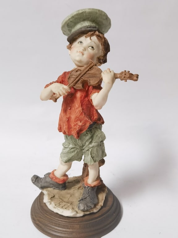 Vintage Giuseppe Armani Boy with Violin Figurine: Vintage Giuseppe Armani Boy with Violin Figurine, 10in