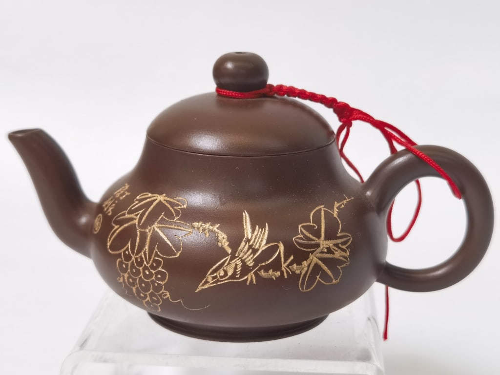 Chinese YiXing ZiSha Teapot (1 of 4)