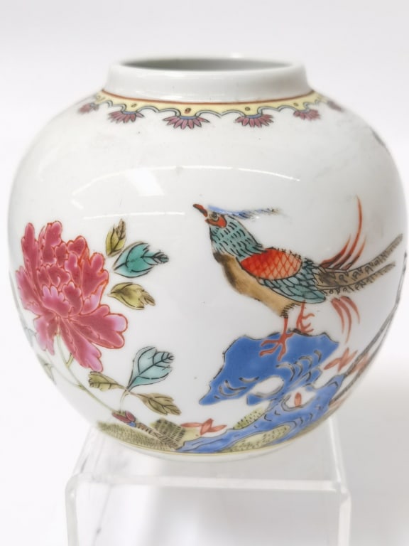 Chinese Porcelain Famille Rose Jar: Chinese Porcelain Famille Rose Jar, 4in