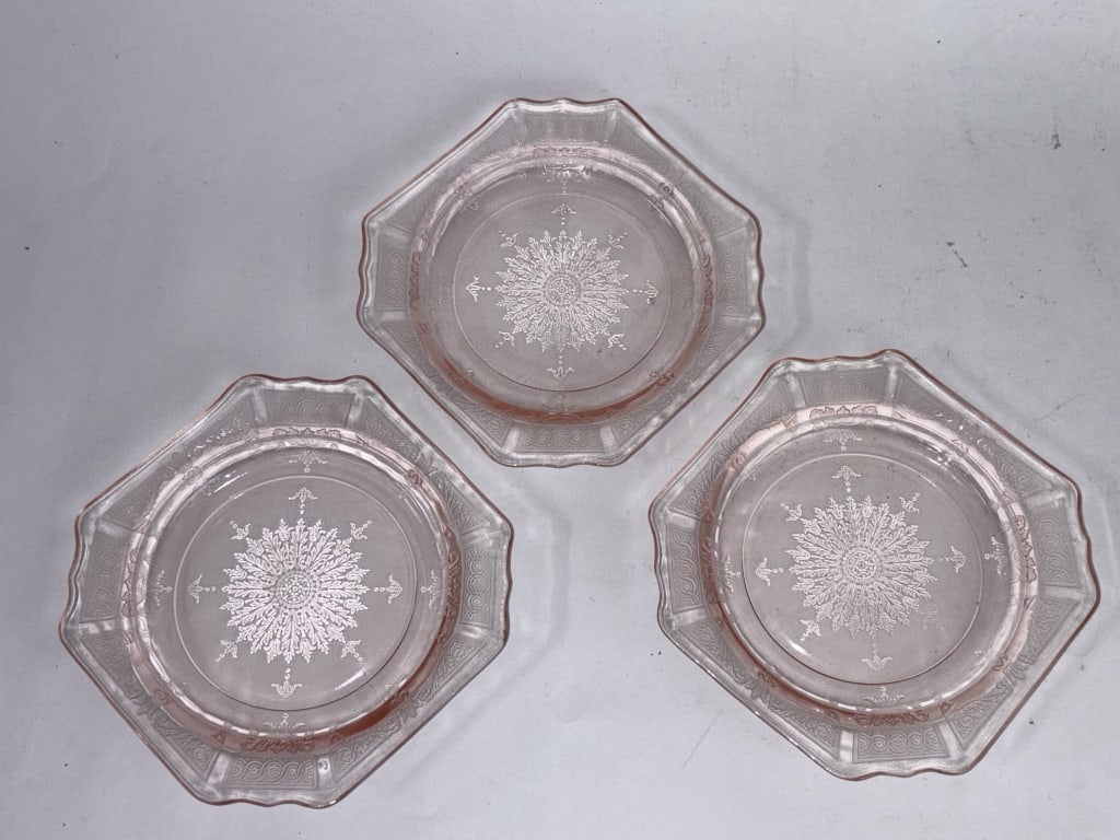 (3) Vintage Anchor Hocking Pink Depression Glass P: (3) Vintage Anchor Hocking Pink Depression Glass Plates, 6.5in