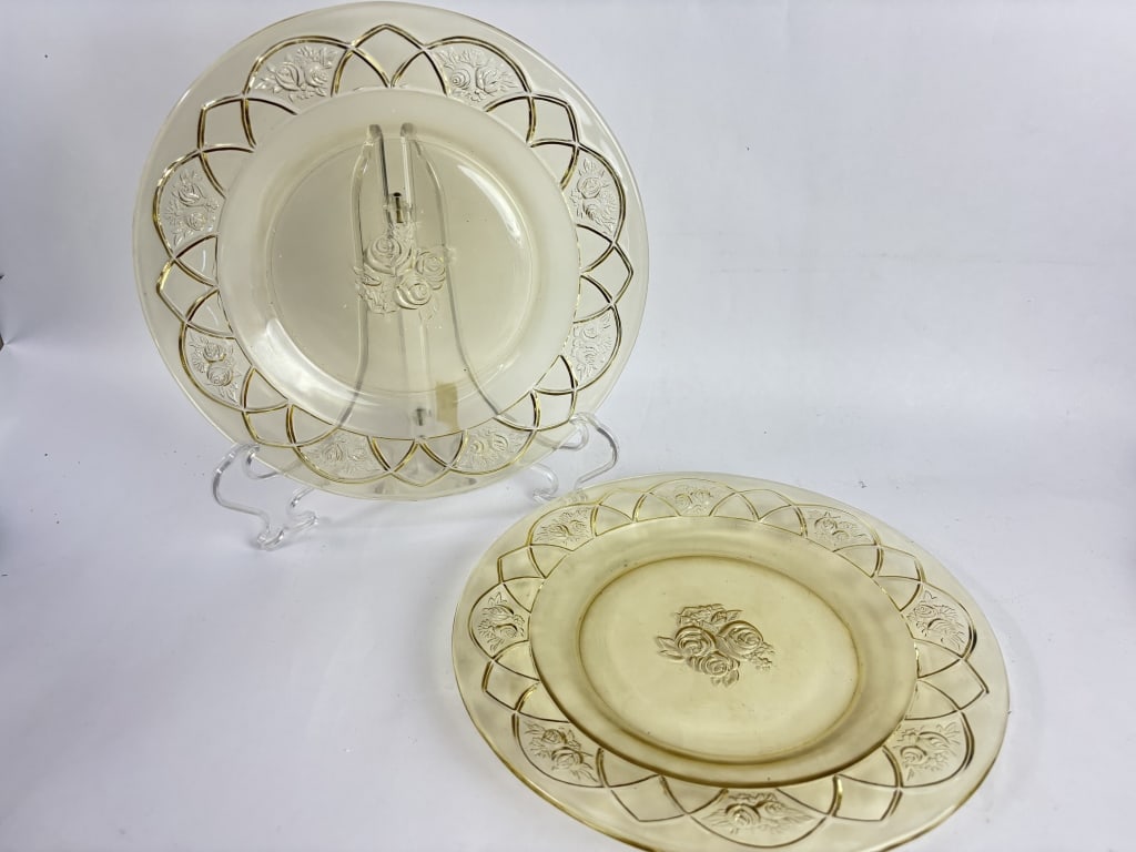 (2) Vintage Federal Glass Rosemary Amber Glass Pla: (2) Vintage Federal Glass Rosemary Amber Glass Plates, 9.5in