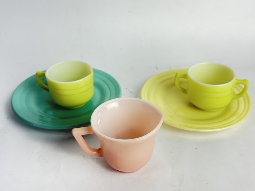 Set of Vintage Hazel Atlas Moderntone Tea Wares: Set of Vintage Hazel Atlas Moderntone Tea Wares, 5.25in by 2.25in