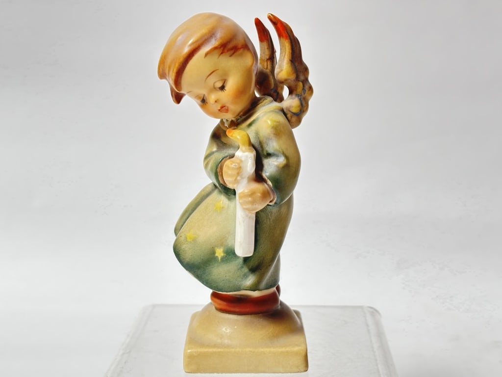 Goebel Hummel Porcelain "Heavenly Angel" Figurine: Goebel Hummel Porcelain "Heavenly Angel" Figurine, 4.5in