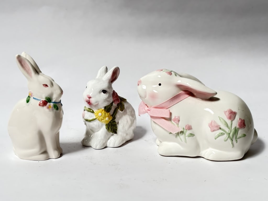 (3) Vintage Porcelain Bunnies: (3) Vintage Porcelain Bunnies, 6in