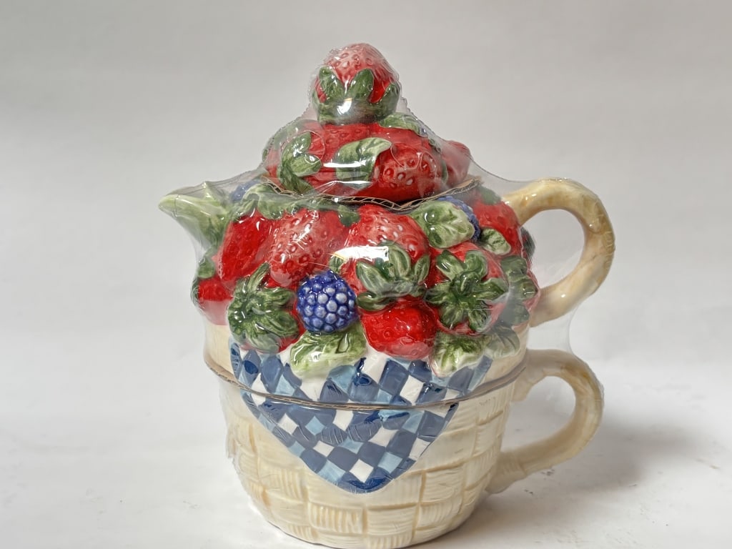 Vintage Strawberry Teapot and Cup Set: Vintage Strawberry Teapot and Cup Set, 7.25in
