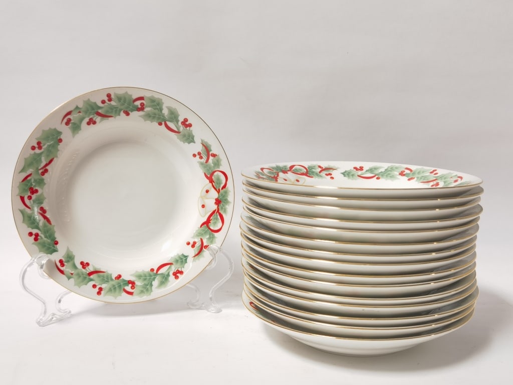 Set of 1990 Sango Noel Porcelain Plates: Set of 1990 Sango Noel Porcelain Plates, 8in