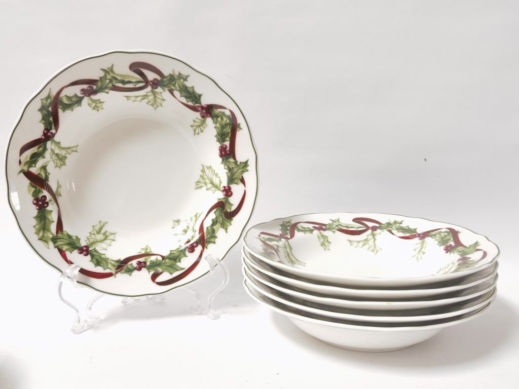 (6) Charter Club Winter Garland Porcelain Soup Bow: (6) Charter Club Winter Garland Porcelain Soup Bowls, 9.25in