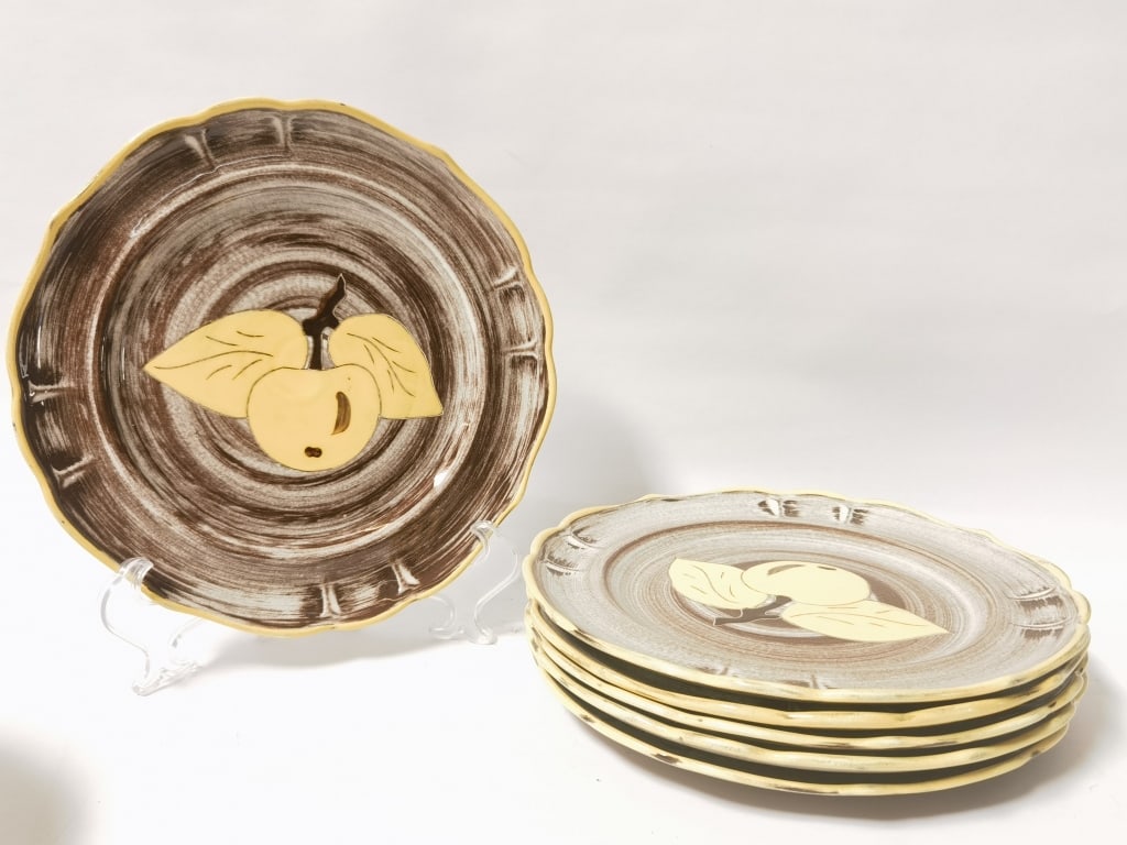 (6) Santa Anita Vreni Porcelain Apple Plates: (6) Santa Anita Vreni Porcelain Apple Plates, 10.5in