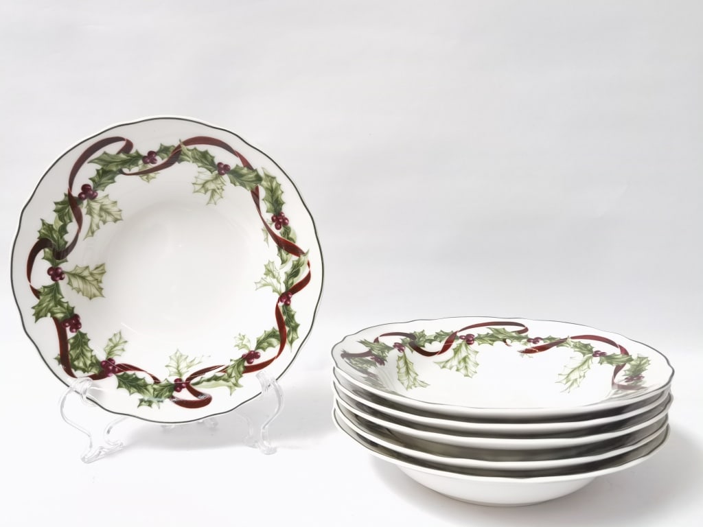 (6) Charter Club Winter Garland Porcelain Soup Bow: (6) Charter Club Winter Garland Porcelain Soup Bowls, 9.25in