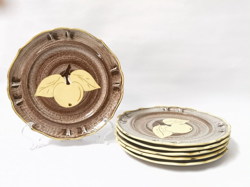 (6) Santa Anita Vreni Porcelain Apple Plates: (6) Santa Anita Vreni Porcelain Apple Plates, 10.5in