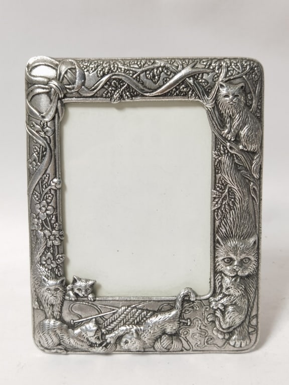 Vintage Metal Cats Photo Frame: Vintage Metal Cats Photo Frame, 7.25in by 5.75in