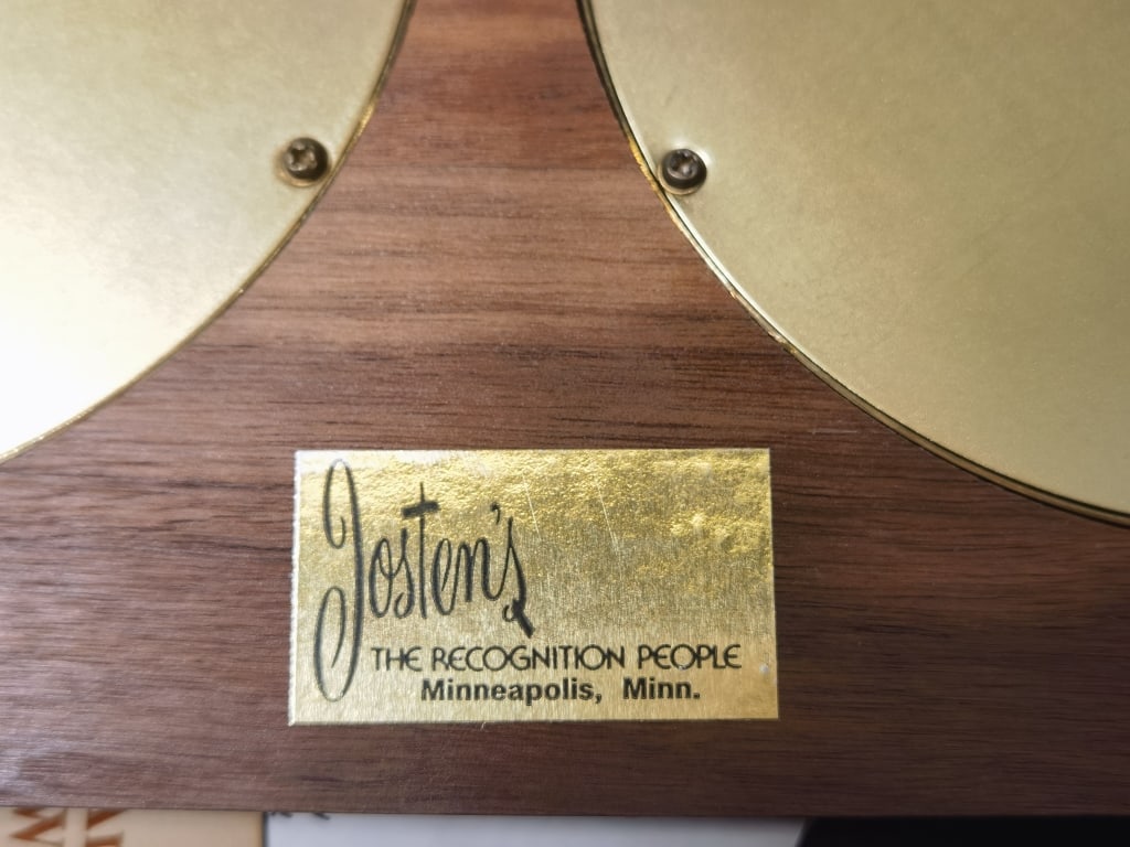 Josten's Walnut Comfortmeter - 7