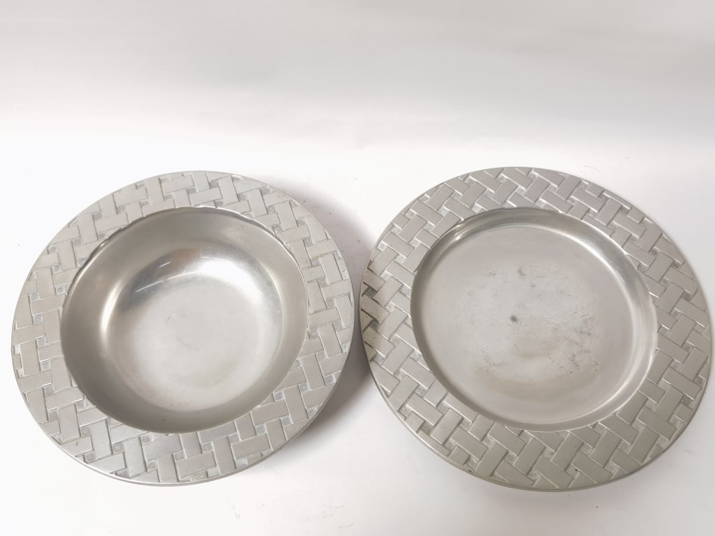 Pr. of Vintage Wilton Basketware Serving Bowls: Pr. of Vintage Wilton Basketware Serving Bowls, 12in by 2.5in