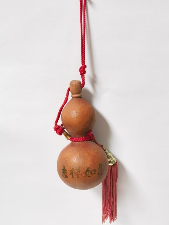 Vintage Chinese Gourd Bottle: Vintage Chinese Gourd Bottle, 6.5in