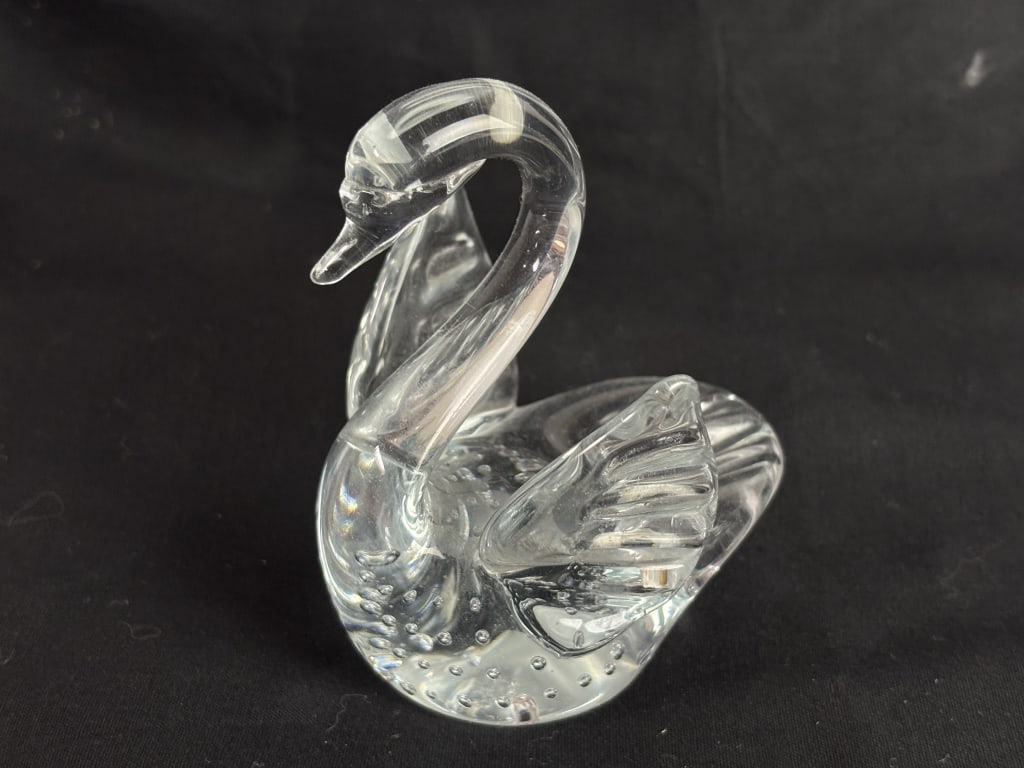 Vintage White Bubbled Glass Swan (1 of 4)