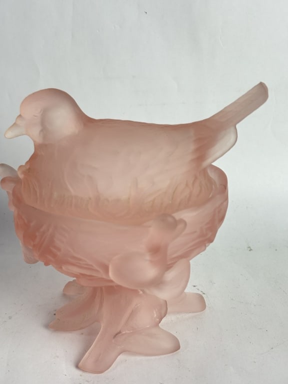 Vintage Westmoreland Frosted Pink Glass Dove Bowl: Vintage Westmoreland Frosted Pink Glass Dove Bowl, 6.5in by 6in