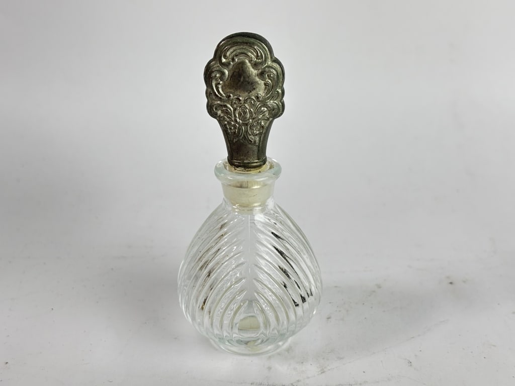 Vintage Clear Ribbed Glass Perfume Bottle (1 of 3)