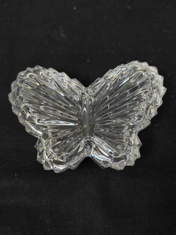 Vintage Crystal Glass Butterfly Trinket Box: Vintage Crystal Glass Butterfly Trinket Box, 4.5in by 1.25in