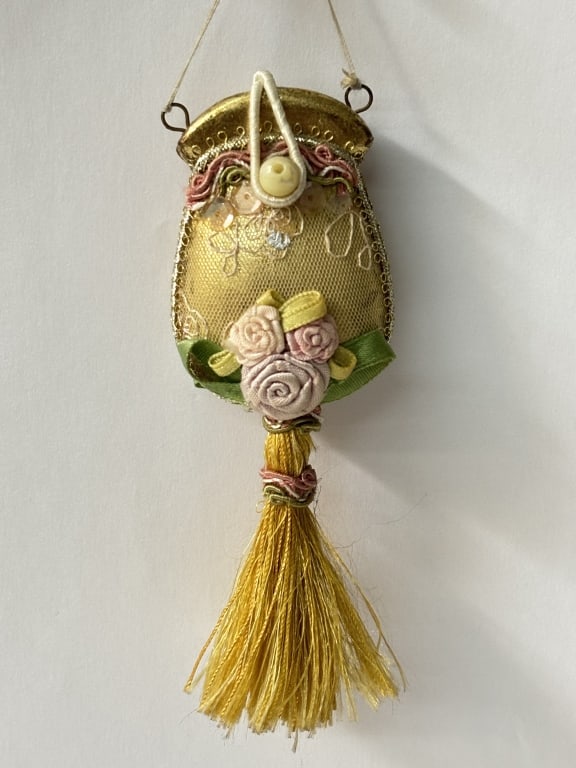 Vintage Lace Overlay Metal Pouch Jewelry Box: Vintage Lace Overlay Metal Pouch Jewelry Box, 5.25in