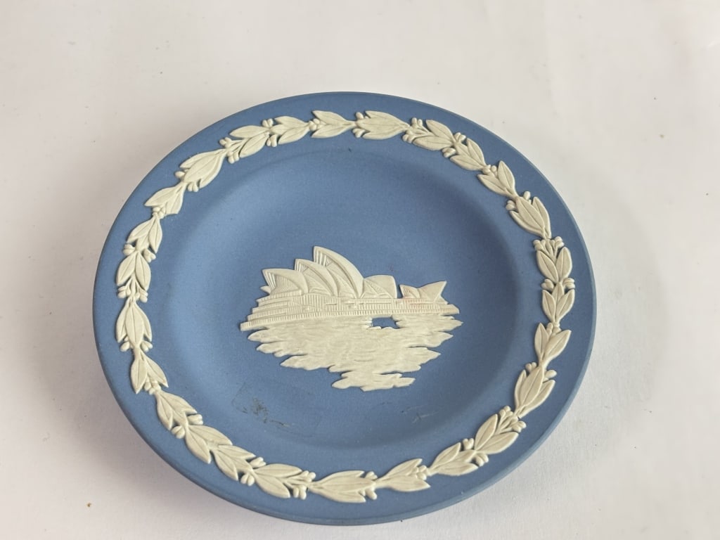 Vintage Wedgwood Jasperware Sydney Opera House Dis: Vintage Wedgwood Jasperware Sydney Opera House Dish, 4.5in