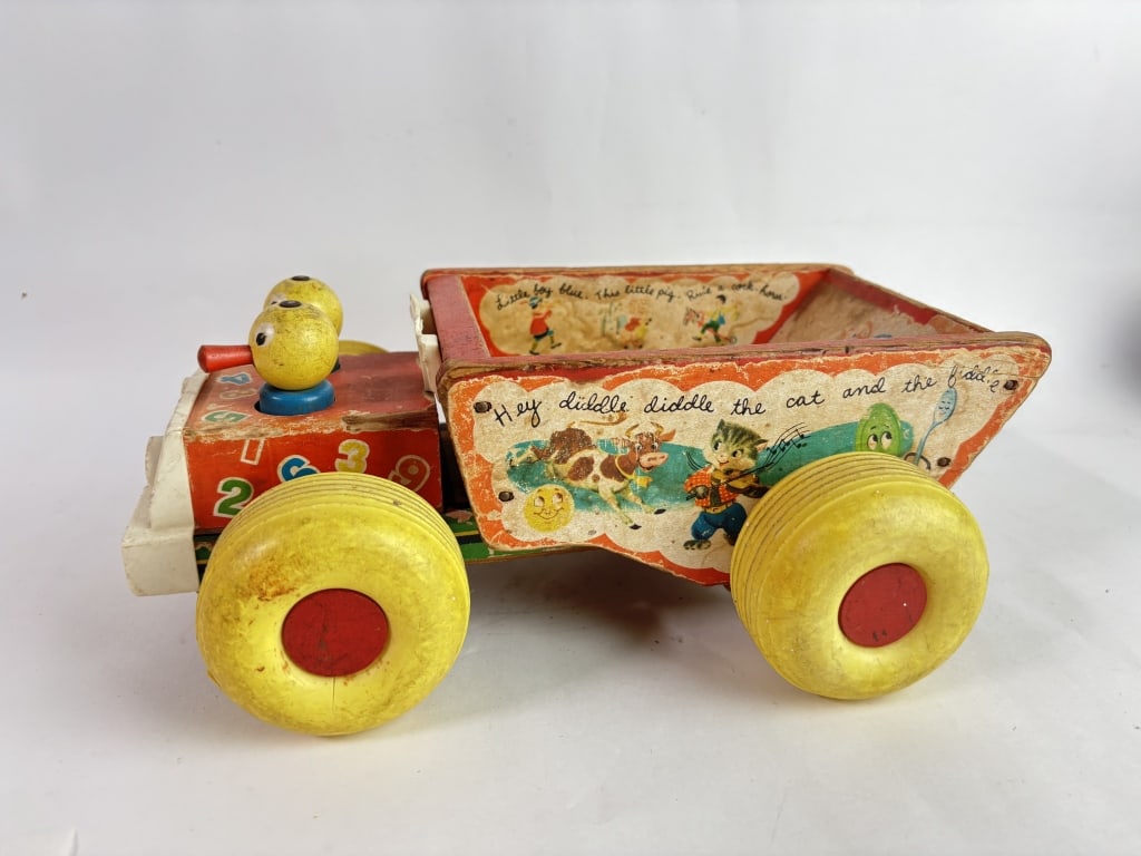 Vintage Fisher Price Humpty Dump Truck (1 of 6)