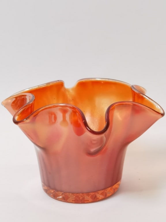 Vintage Fenton Glass Ruffled Vase: Vintage Fenton Glass Ruffled Vase, 5in