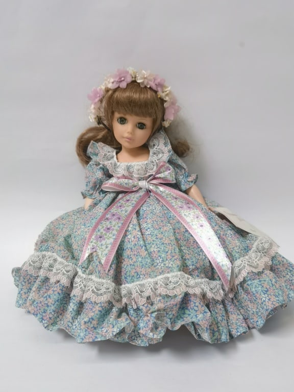 Vintage Madame Alexander "April" Doll: Vintage Madame Alexander "April" Doll, 14in