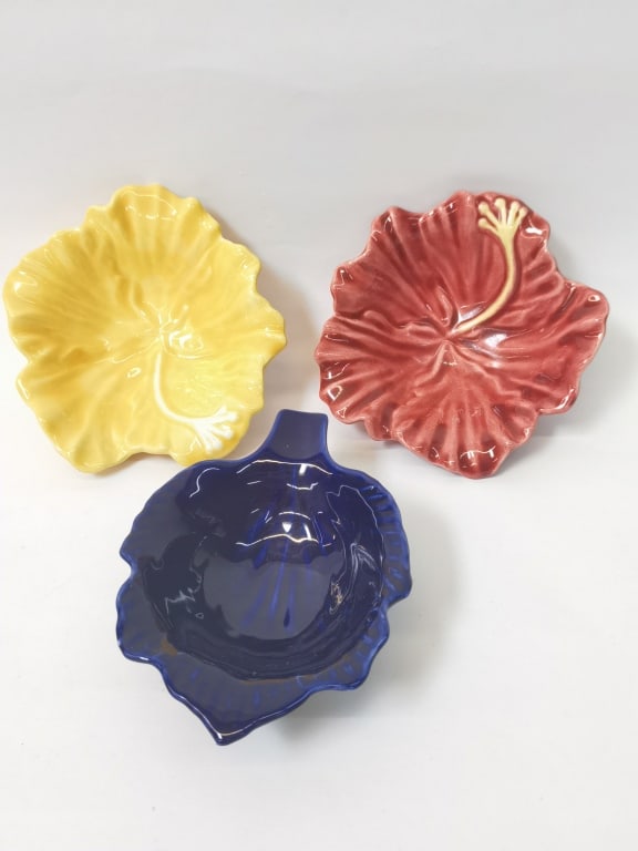 (3) Porcelain Leaf Dishes: (3) Porcelain Leaf Dishes, 5-6in