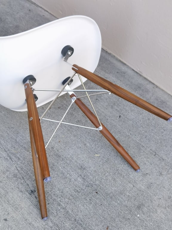 Modern Eames Plastic Side Chair - 6