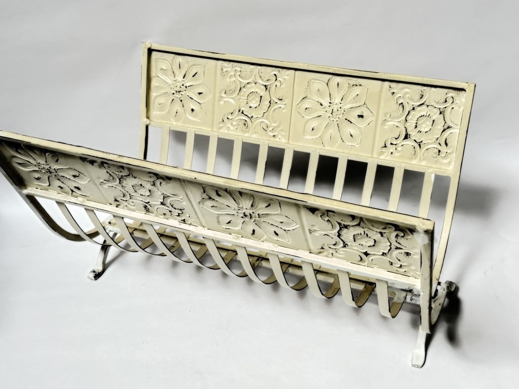 Vintage Metal Folding Magazine Stand: Vintage Metal Folding Magazine Stand, 16.5in by 10in by 12in