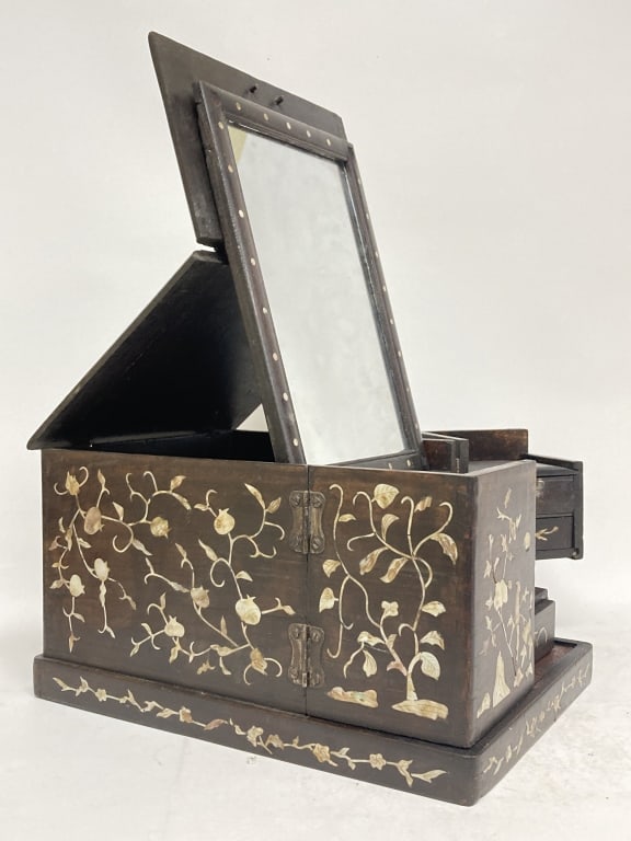Qing Chinese Export Mother-of-Pearl Inlay Suanzhix: Qing Chinese Export Mother-of-Pearl Inlay Suanzhi Wood Vanity Box, 4000