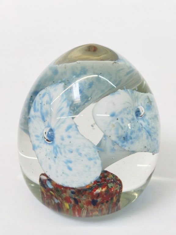 Vintage Blue Flower Art Glass Egg Paperweight: Vintage Blue Flower Art Glass Egg Paperweight, 3 1/8in