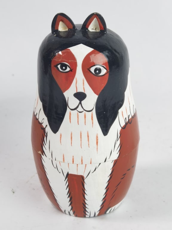 Set of Vintage Russian Hand Painted Nesting Dolls: Set of Vintage Russian Hand Painted Nesting Dolls, 4.5in