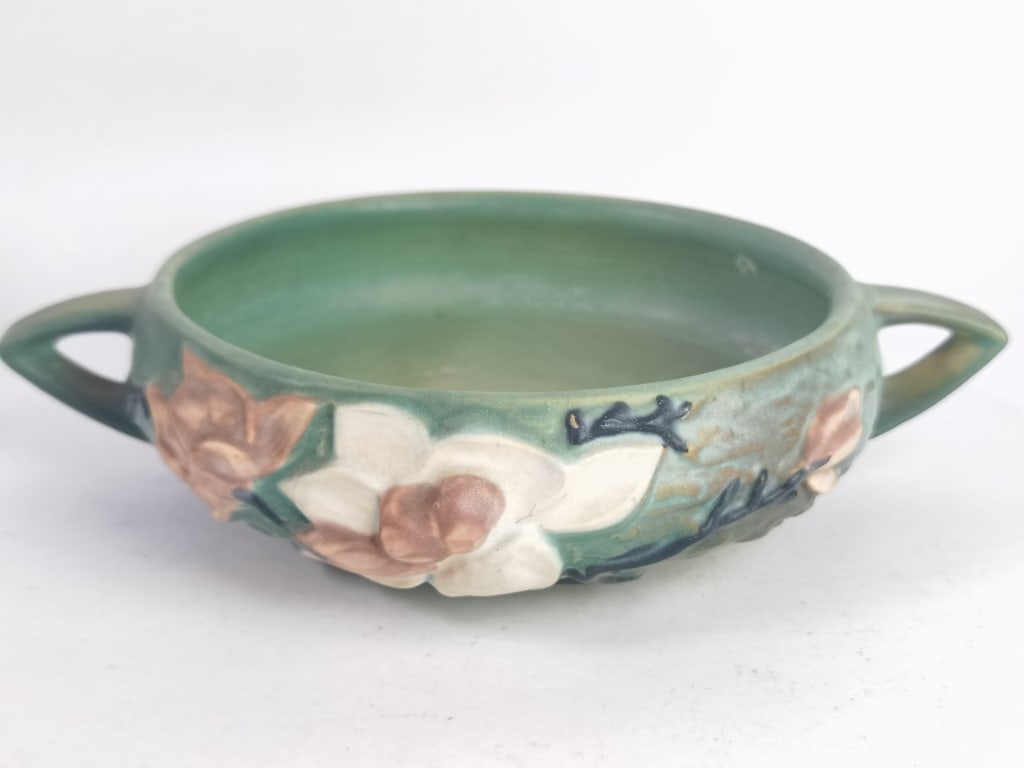 Vintage Roseville Magnolia Blossom Bowl: Vintage Roseville Magnolia Blossom Bowl, 10in by 2.25in