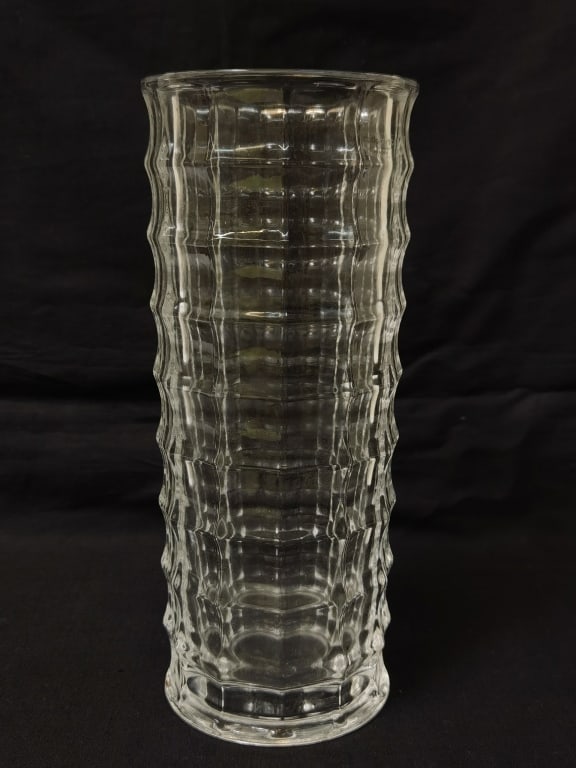 Vintage Clear Glass Vase (1 of 3)
