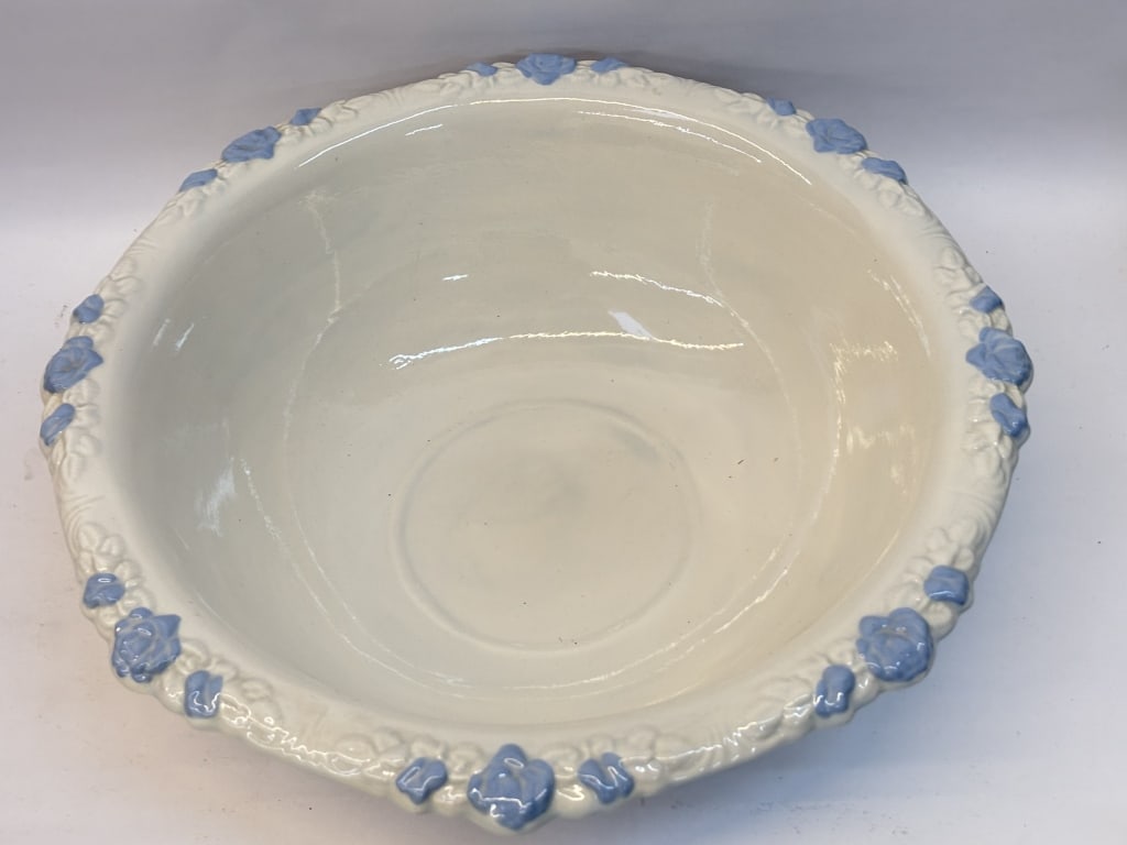 Large Vintage Wedgwood Style Porcelain Basin: Large Vintage Wedgwood Style Porcelain Basin, 15in by 5in