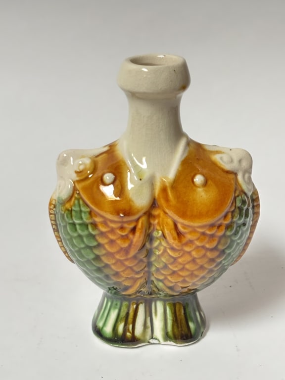 Chinese Porcelain Sancai Fish Vase: Chinese Porcelain Sancai Fish Vase, 4.75in
