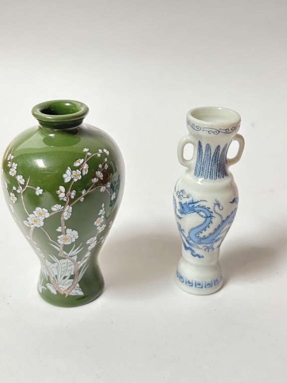 (2) Chinese Porcelain Vases - 2