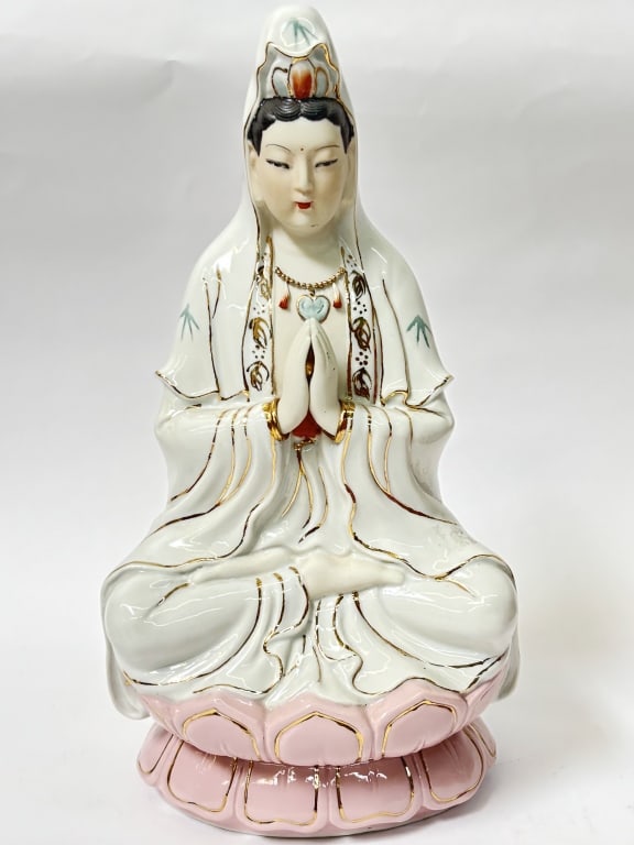 Vintage Chinese Porcelain Famille Rose Guanyin: Vintage Chinese Porcelain Famille Rose Guanyin, 11.5in