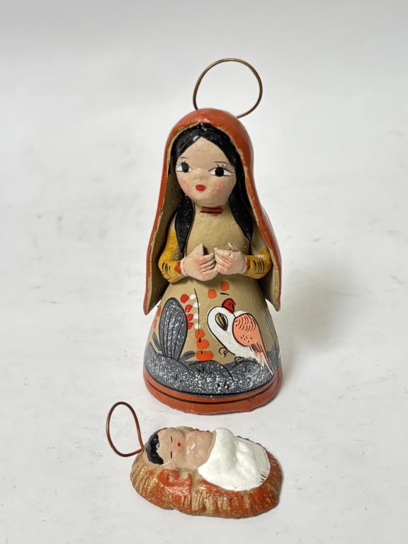 (2) Vintage Hand Painted Pottery Figurines: (2) Vintage Hand Painted Pottery Figurines, 4in