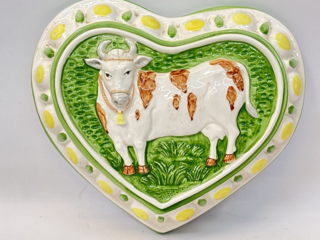 Vintage Taste Setter Sigma Porcelain Cow Mold: Vintage Taste Setter Sigma Porcelain Cow Mold, 9in by 8in