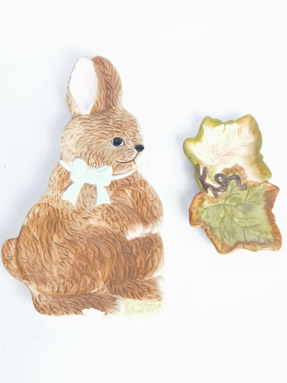 (2) Porcelain Bunny ain by 2.5nd Maple Plates: (2) Porcelain Bunny and Maple Plates, 6.25in