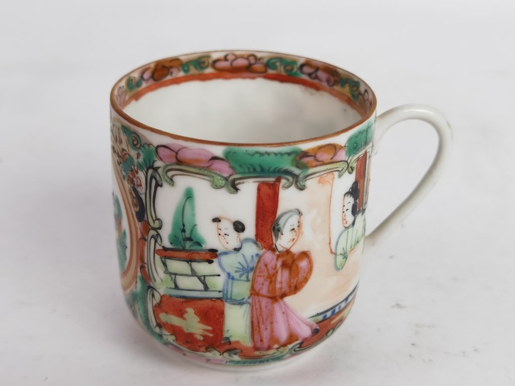 Vintage Chinese Export Porcelain Famille Rose Mede: Vintage Chinese Export Porcelain Famille Rose Medallion Cup, 3in by 2.25in