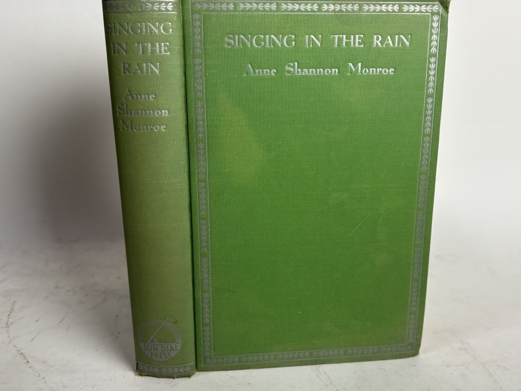 1926 Singing in the Rain: 1926 Singing in the Rain, 8.25in