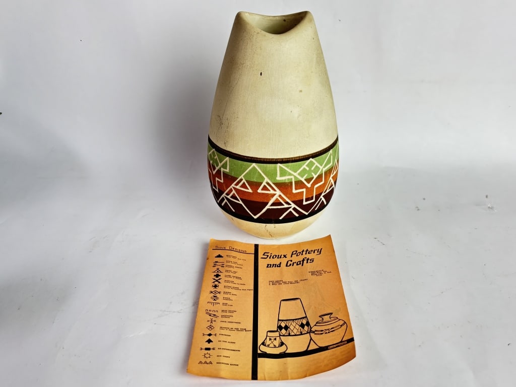 Vintage Sioux Pottery and Crafts Vase: Vintage Sioux Pottery and Crafts Vase, 7.5in