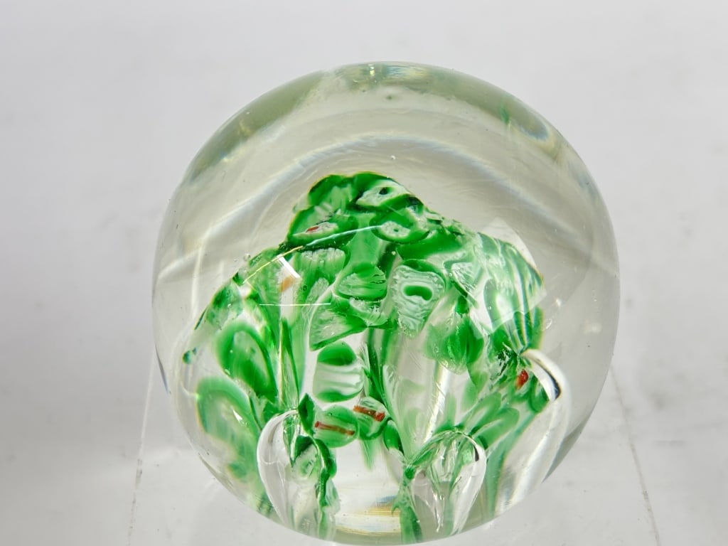 Vintage Green Bubbled Art Glass Paperweight: Vintage Green Bubbled Art Glass Paperweight, 2.5in